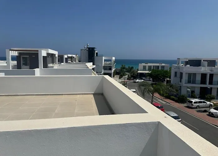 Four Seasons Life 1, With 3 Bedrooms Lägenhet Trikomo