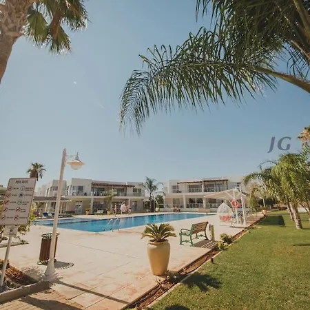 2 спальные на берегу моря аквапарк Apartment Trikomo