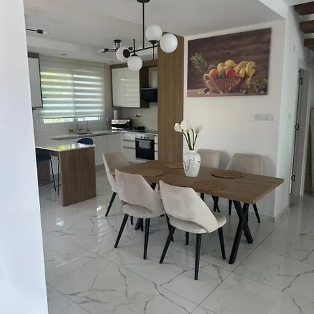 Apartment Four Seasons Life 1, With 3 Bedrooms Trikomo