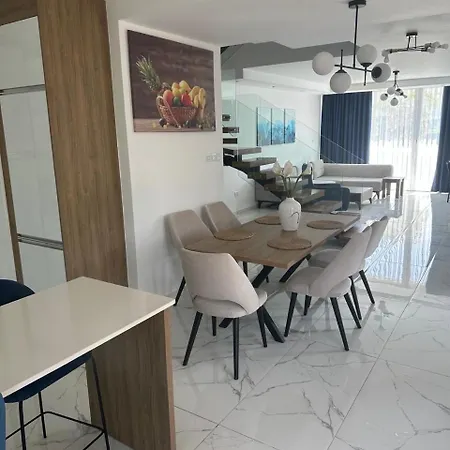 Four Seasons Life 1, With 3 Bedrooms Apartment *